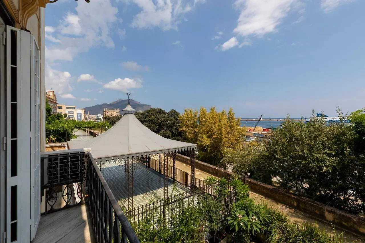 Charming Suite Palazzo Trinacria Palermo 0*,  Italia